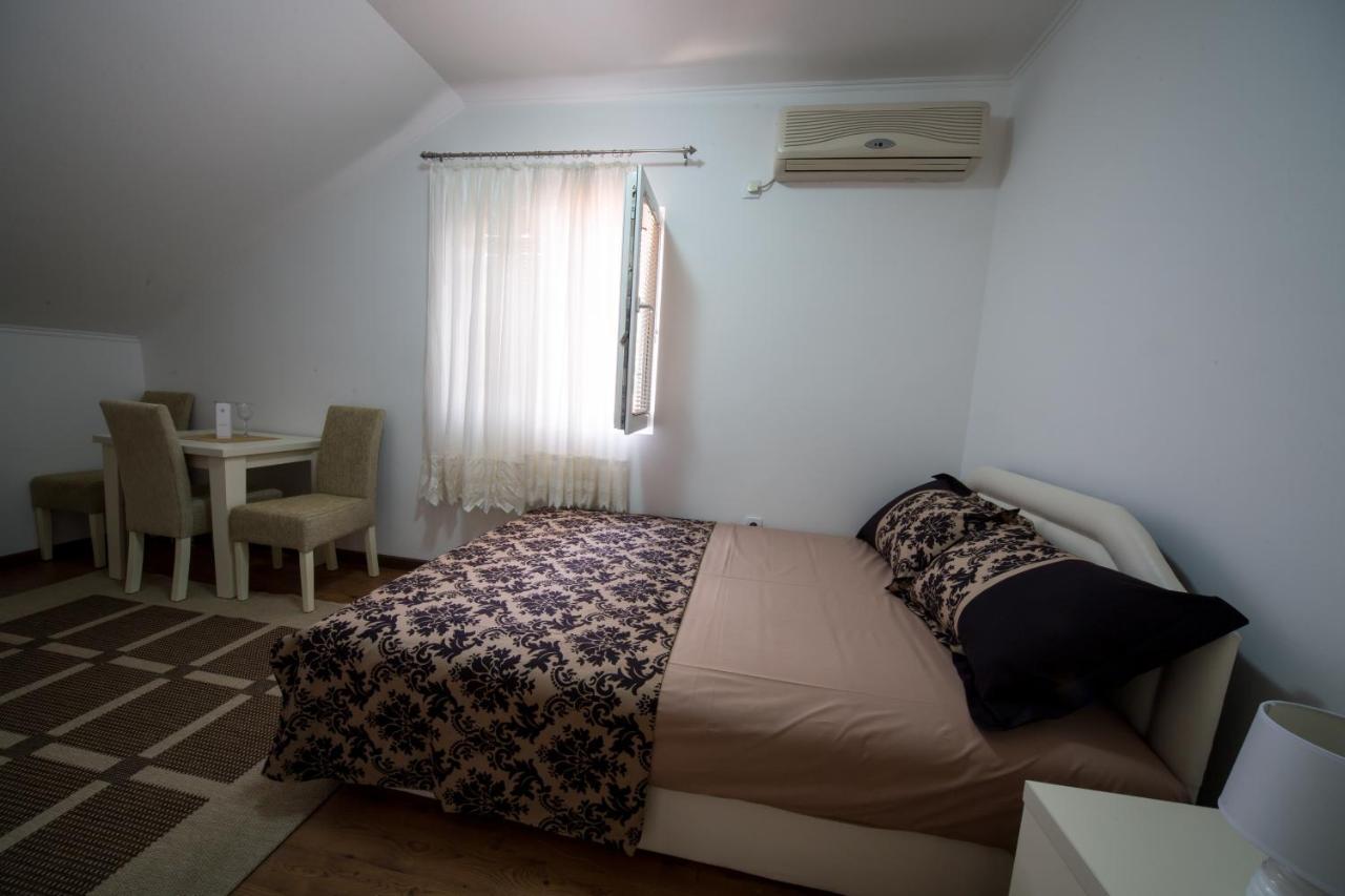Apartments Pavicevic Тиват Екстер'єр фото
